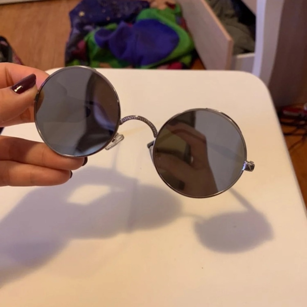 CIRCLE RIM SUNGLASSES WITH ENGRAVINGS - Picture 2 of 7